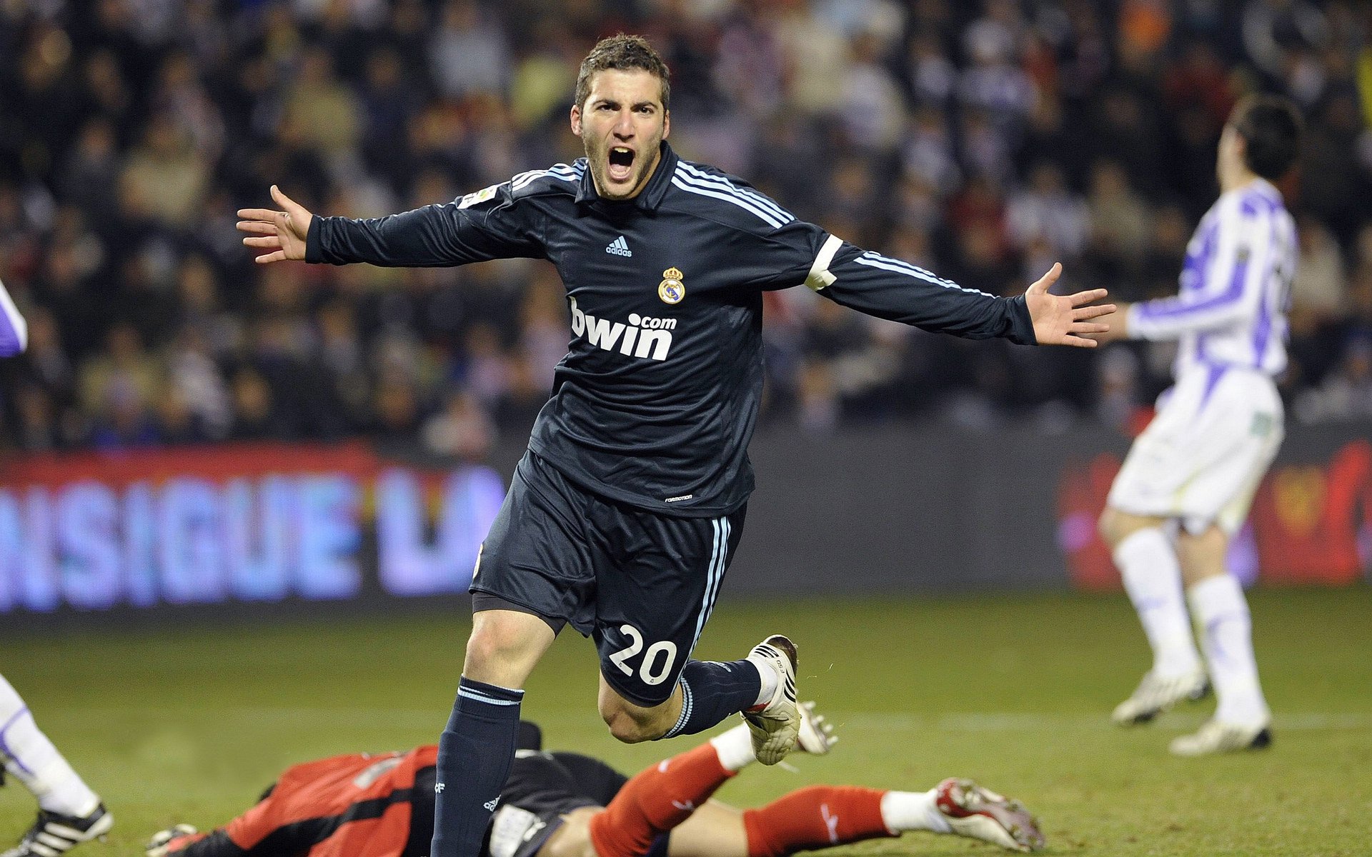 俱乐部在球场硬件设施上升级提升训练条件,俱乐部球场容量排名